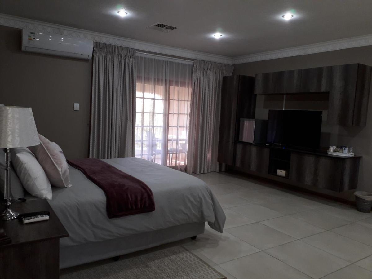 Tuscany Vryburg Екстер'єр фото