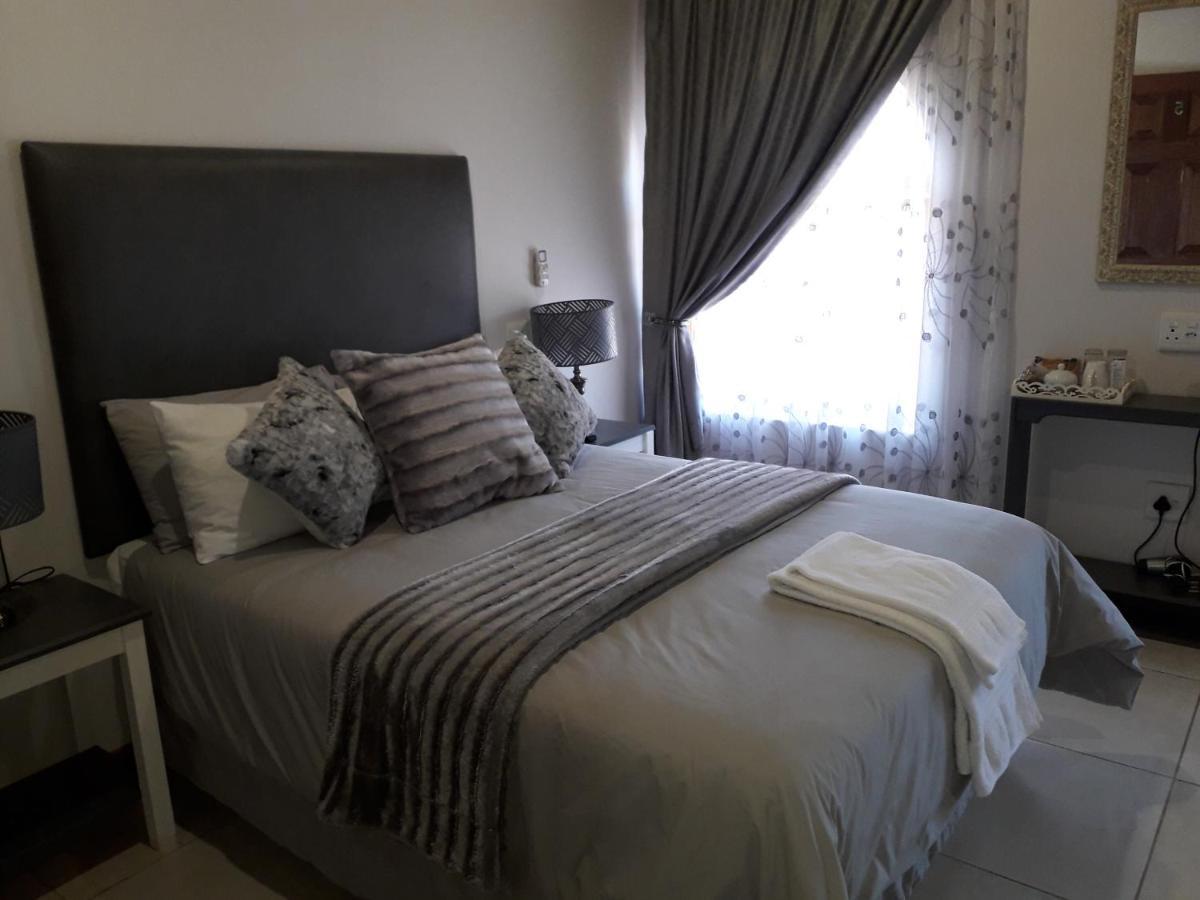 Tuscany Vryburg Екстер'єр фото