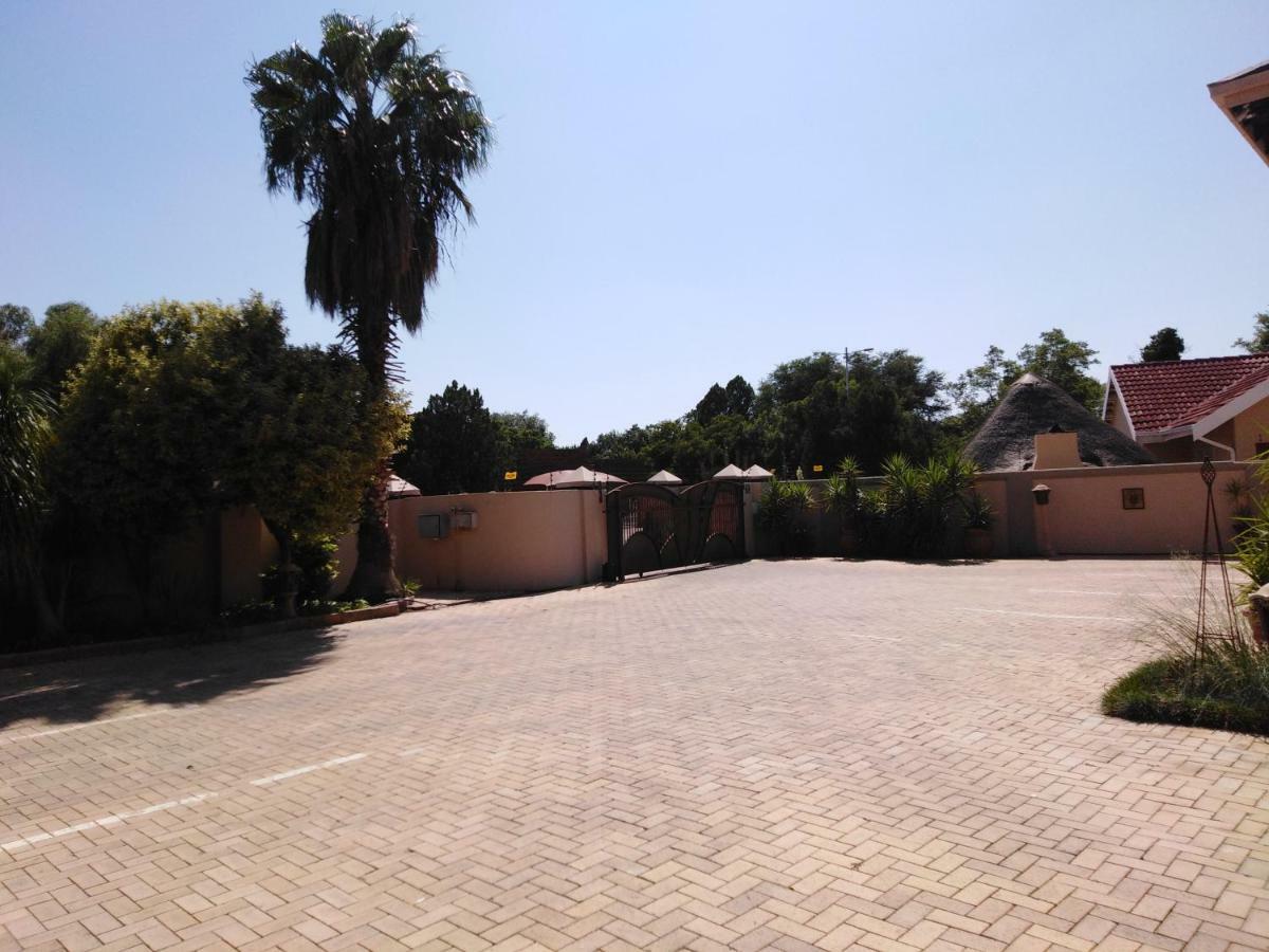 Tuscany Vryburg Екстер'єр фото