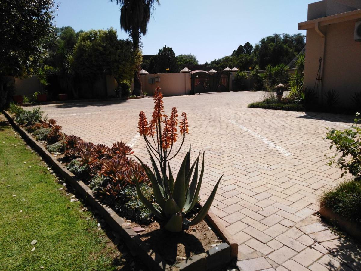 Tuscany Vryburg Екстер'єр фото